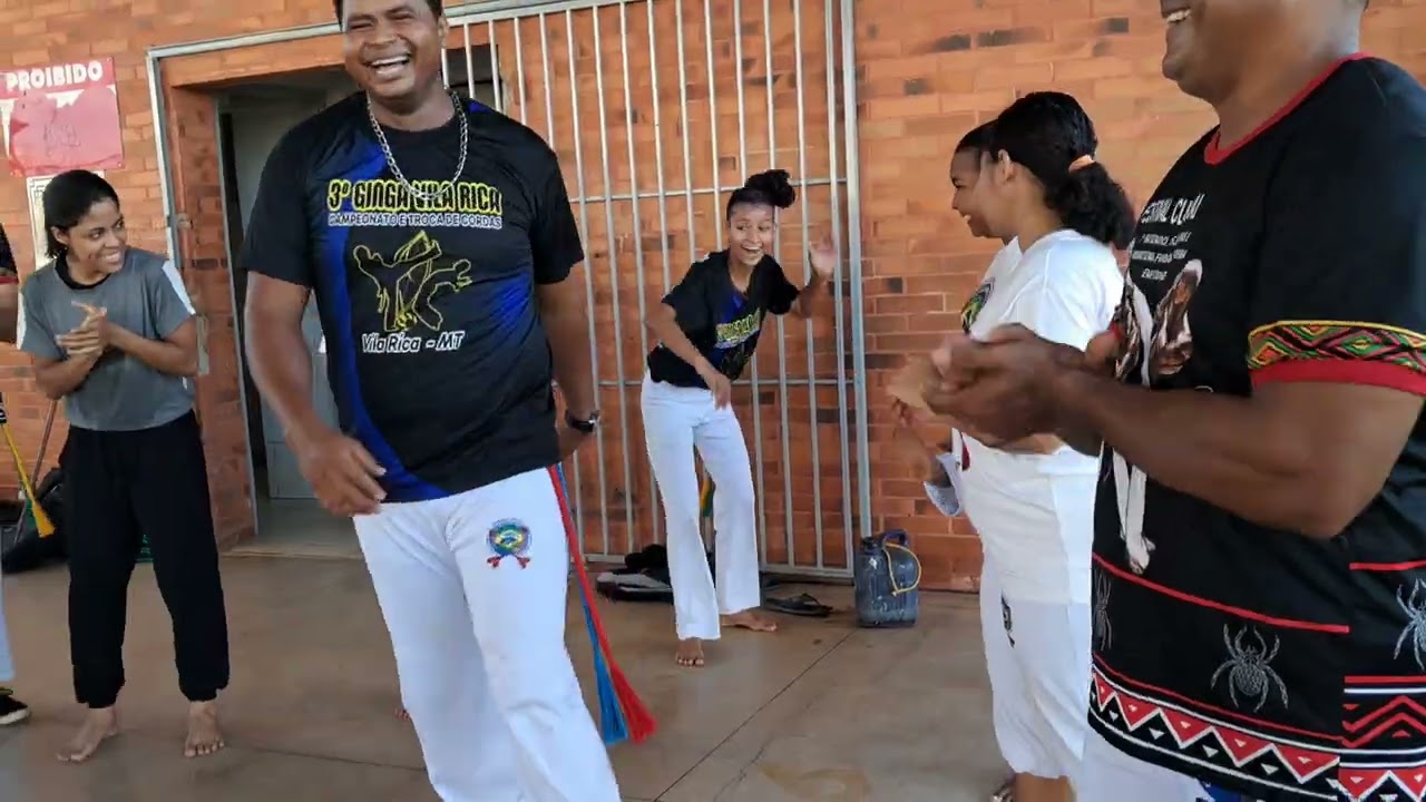 Aluna Alegria e Furiosa ,Instrutor Sombra e Mestre Gigante. Grupo Fundamento Capoeira Vila Rica MT 