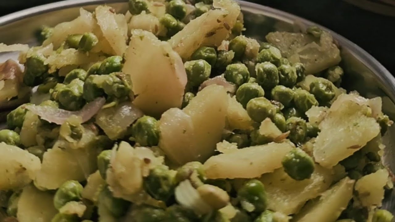 Winter Special Aalu Matar Ghughni #winterspecial #matar #matarghugni #breakfast #healthyfood #food 
