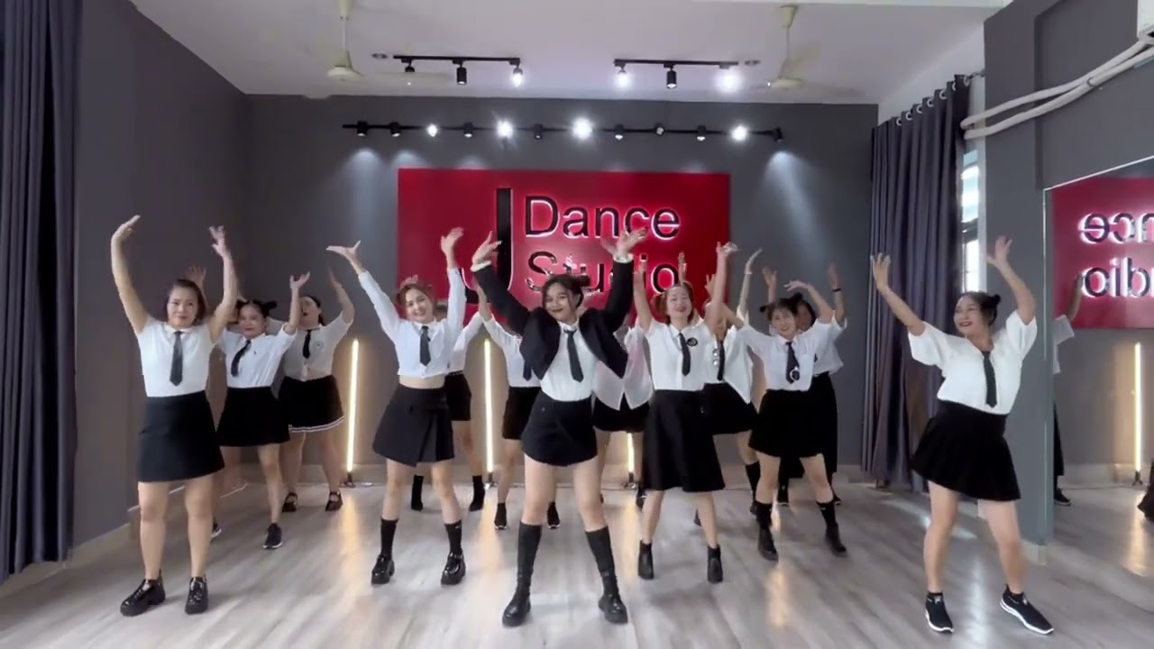 Em yêu thầy cô trường lớp bạn bè - Hậu Hoàng | Chúc mừng 20/11 | J Dance Studio | DanceFitness