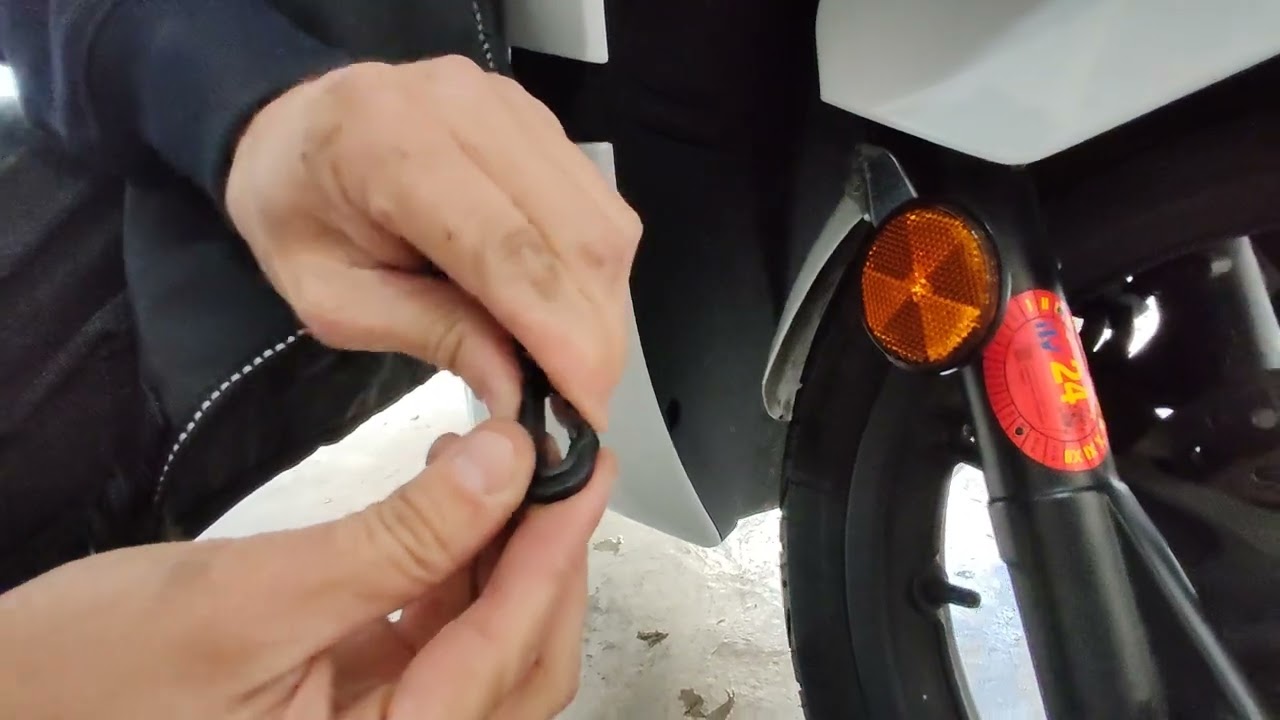 Como instalar funda cubrepiernas Tucano Urbano Termoscud en Honda PCX 125. Tutorial paso a paso.