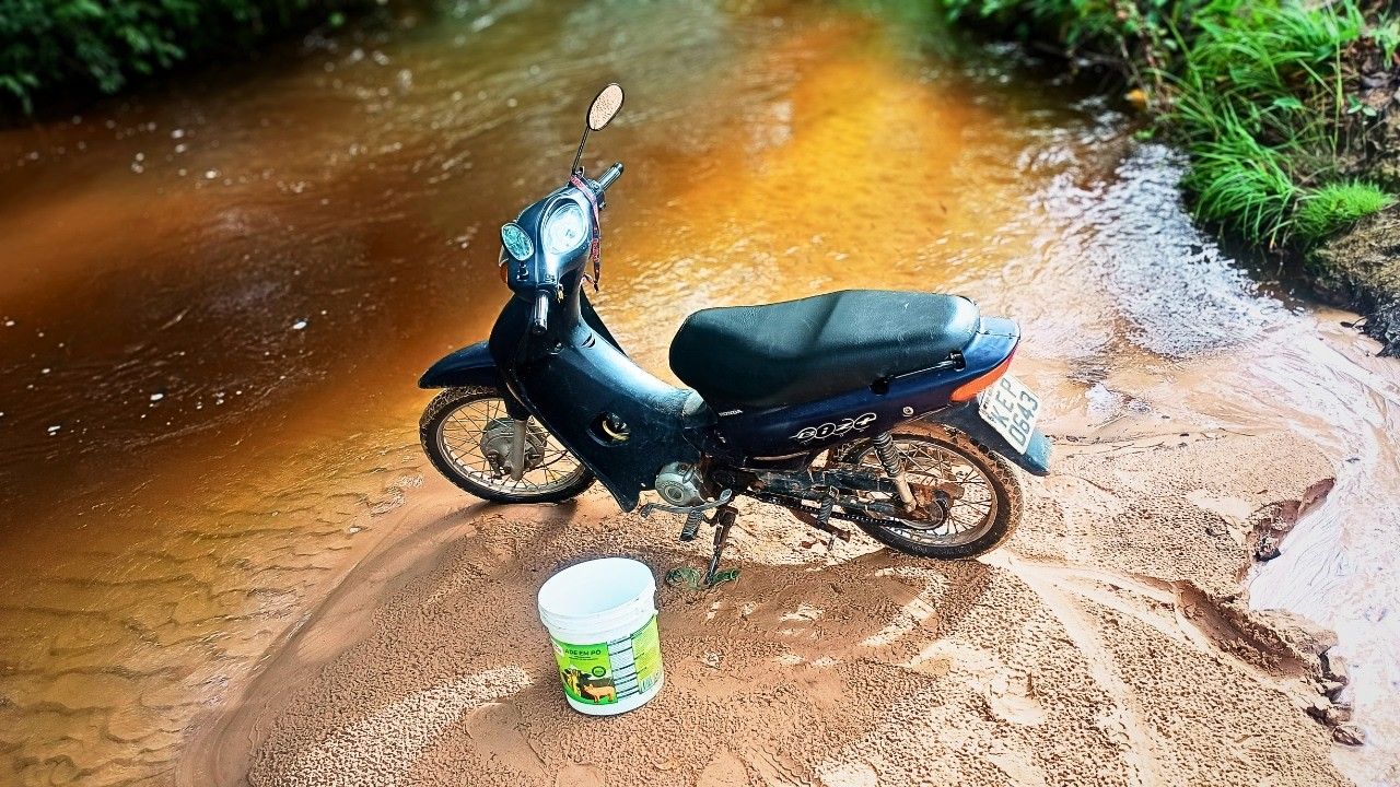 Lavando Minha Moto Pela Primeira Vez Usando Água Corrente