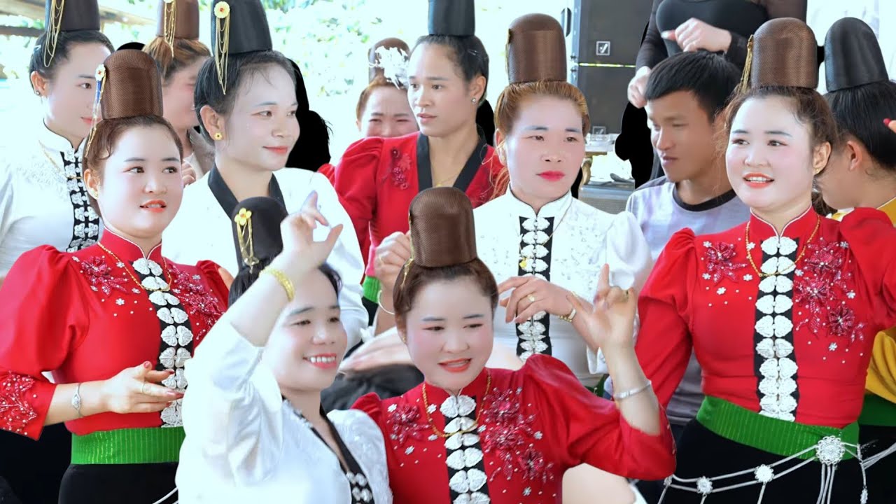 Nhạc Sàn Tây Bắc/ Mới Cớ Chị Em Bản Khem Nhảy Mừng Tân Gia Hồng Doa 
