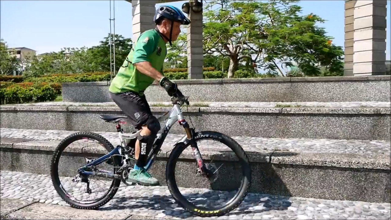 街道單車---上階、側跳、跨跳、兔跳、點跳與擺尾