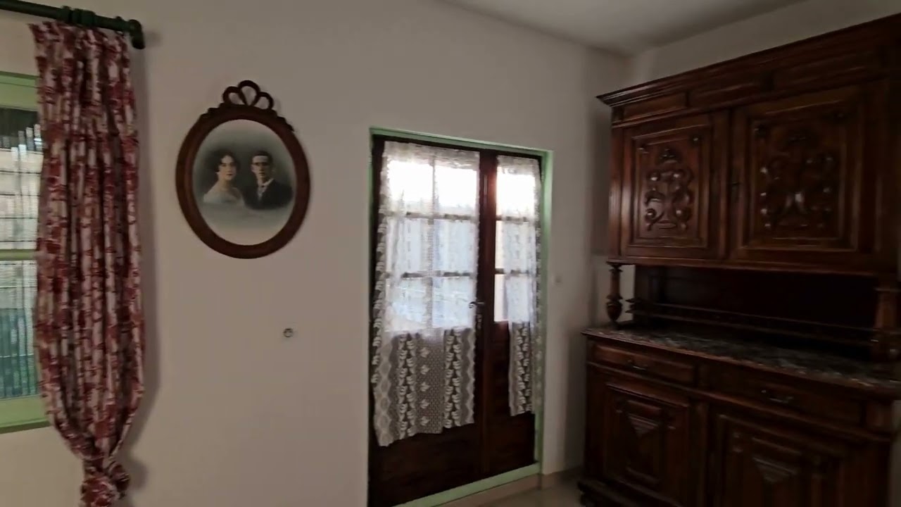 MILHAUD – Maison de ville avec travaux, grands volumes et fort potentiel PRIX :225 000€