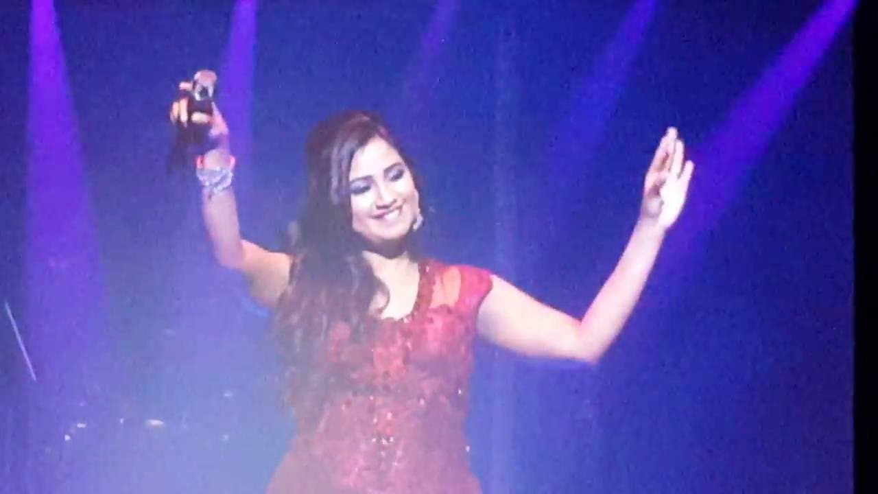 Shreya Ghoshal LIVE in Concert - Dhak Baja Kashor Baja