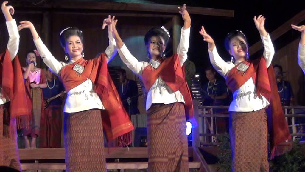 ฟ้อนเอิ้นขวัญ - วงโปงลาง วนศ.กส.เทศกาลเที่ยวเมืองไทยปี 2559【Isan Lam Ploen】