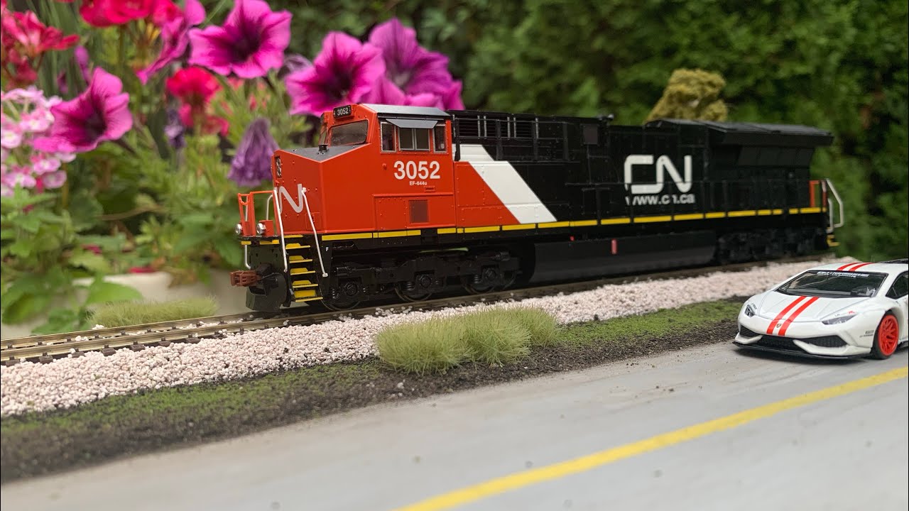 Scaletrains Operator ET44AC Unboxing/Review