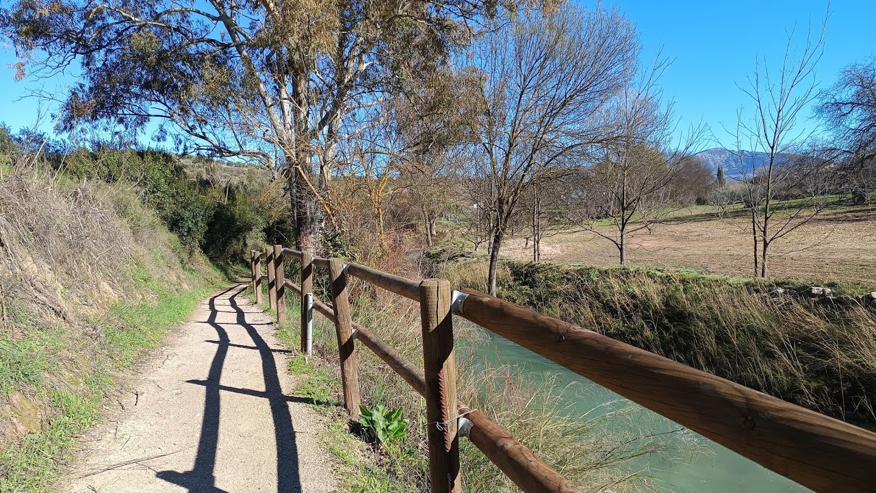 Caminando por la ribera. Sonidos del río, pisadas y pájaros (ASMR)