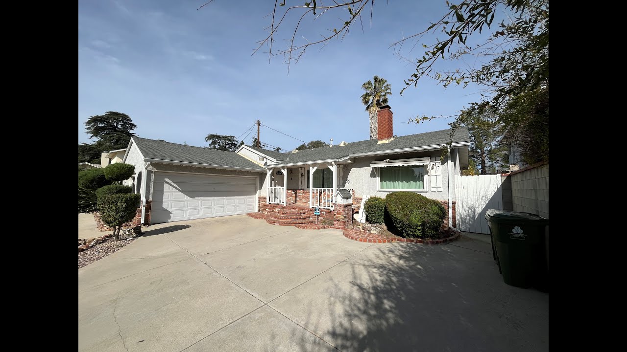 17641 Ludlow St., Granada Hills, CA 91344