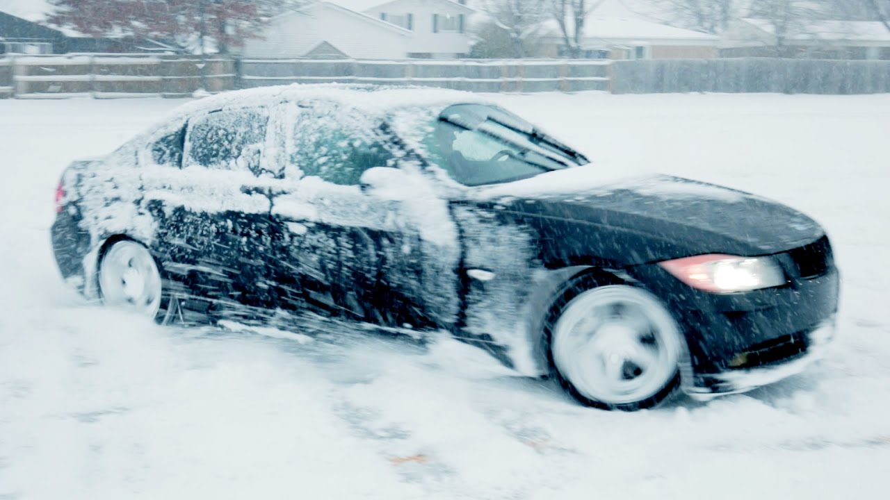 AWD BMW SNOW DRIFTING!
