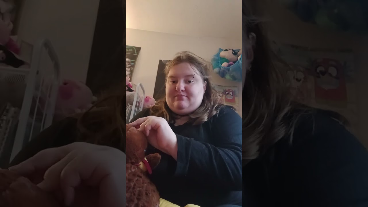 Opening another mystery box from build a bear (part 3)