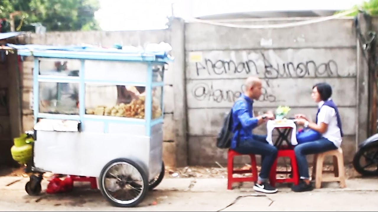 Bule jual gorengan berbintang lima