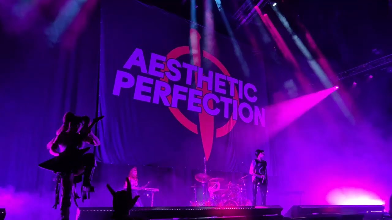 Aesthetic Perfection – S E X (Live Budapest 2025, MVM Dome)