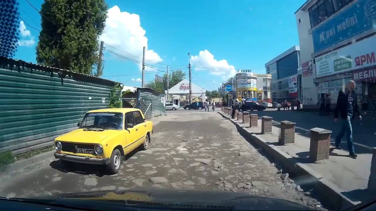 Сумы вокруг универмага 