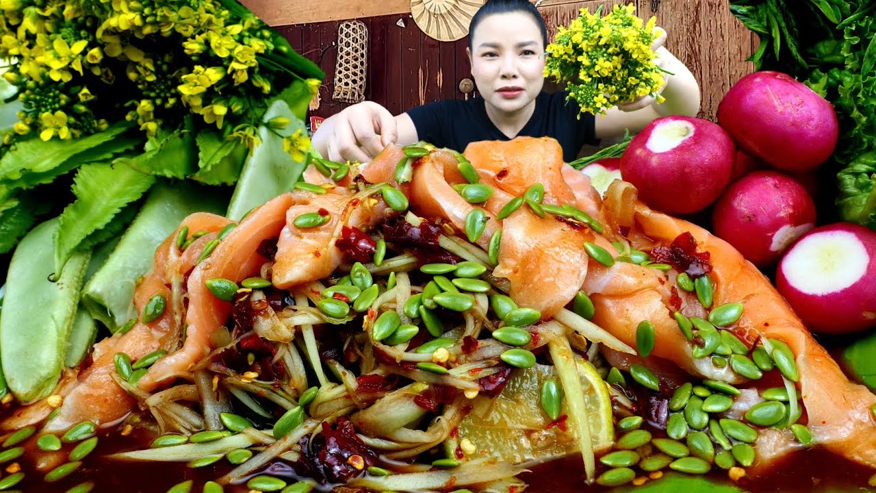 ส้มตำเผ็ดๆกับเเซลมอนเนื้อหวานเเซ่บนัวร์เข้ากันคักจ้า|ส้มซ่าพาเเซ่บ