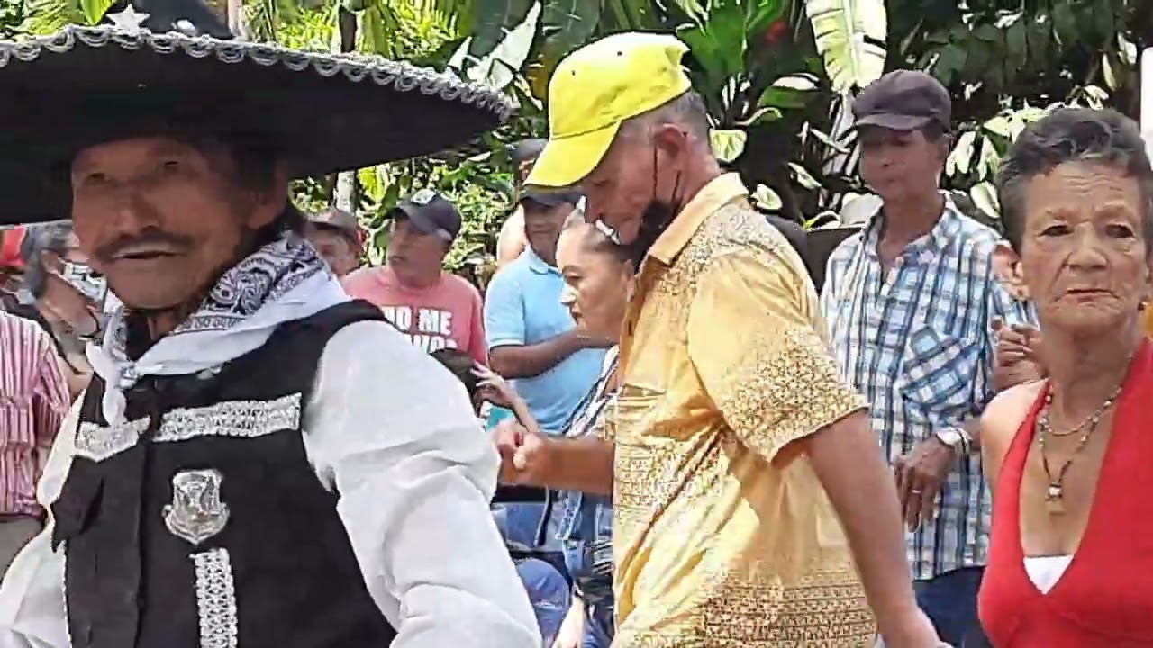 Montenegro A BAILAR CON LOS ALEGRES CAFETEROS  EN EL QUINDIO