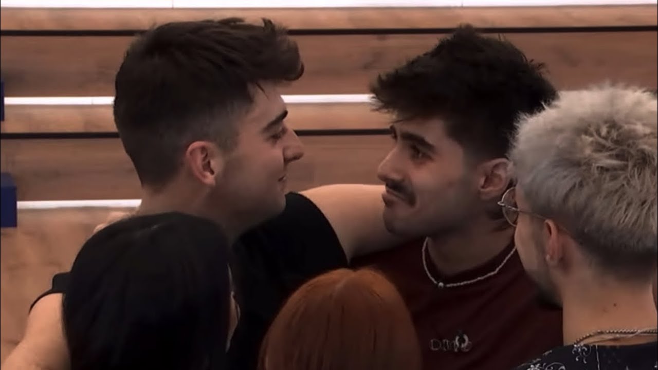 i guess i’m in love (clinton kane) - juanjo y martin (juantin / majos)