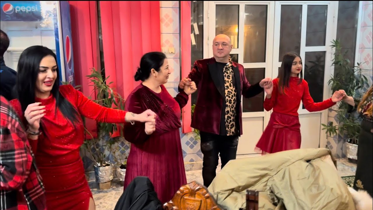 Leo de la Strehaia și Anca dansează împreună la o prăjiturică?