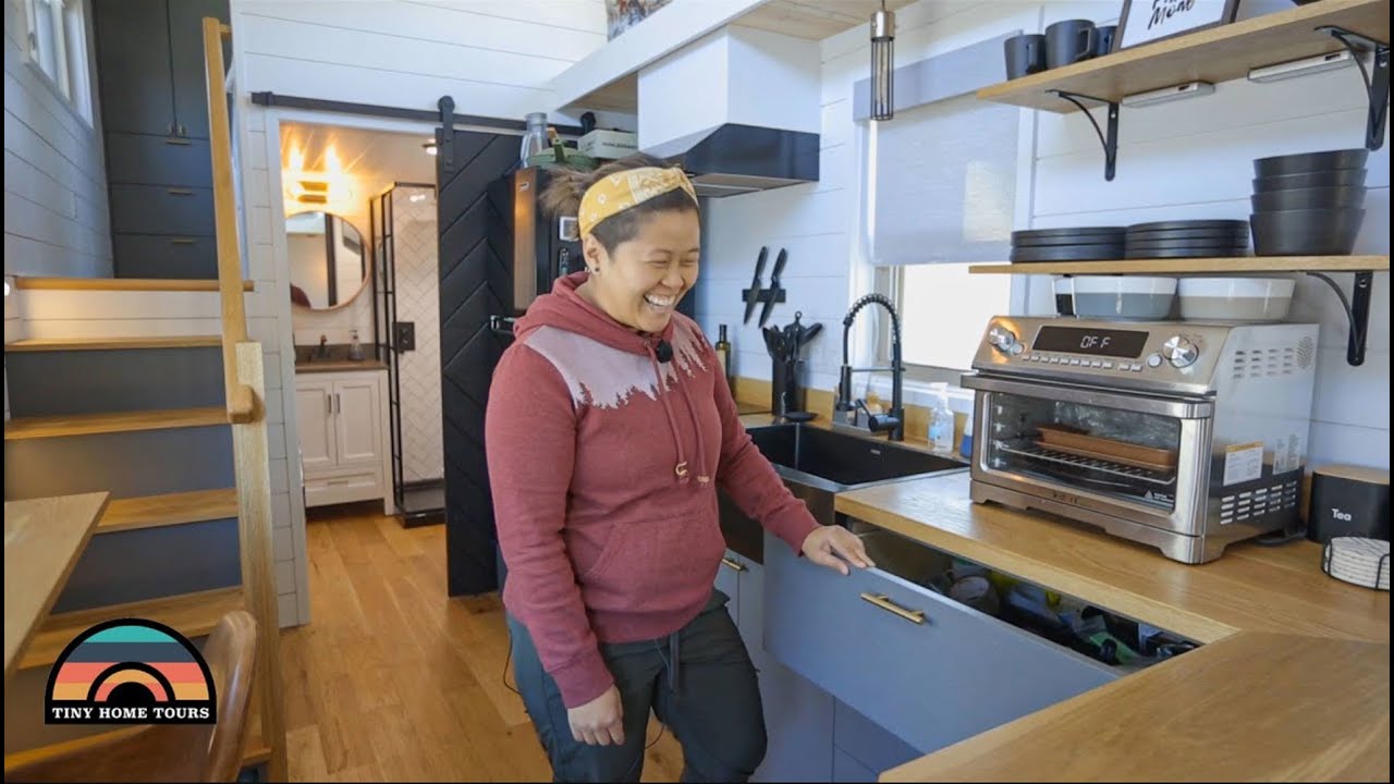 Después del divorcio, se mudó a esta hermosa y pequeña casa sobre ruedas
