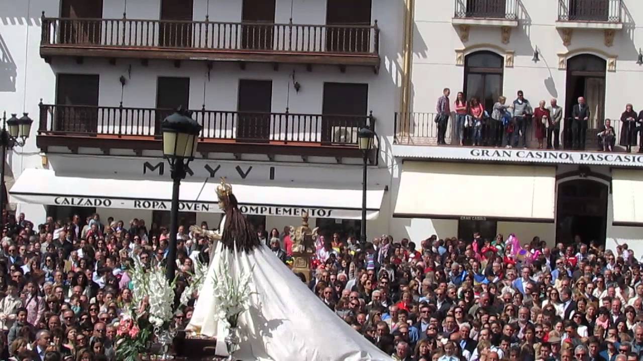 Entrada iglesia Cristo Resucitado y Maria Reina Grande Tarazona de la Mancha 2014 parte 4/4