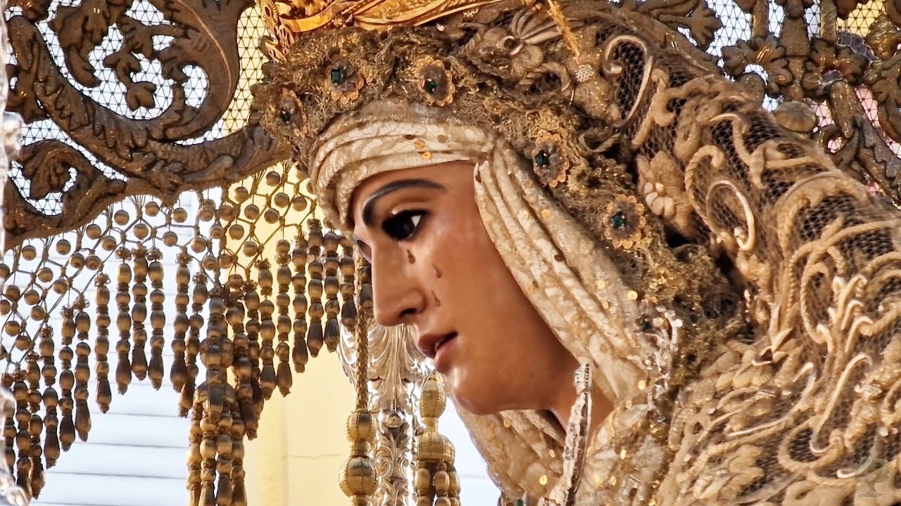 Salida de la Esperanza de Triana - Traslado Magna de Sevilla - BM Las Cigarreras