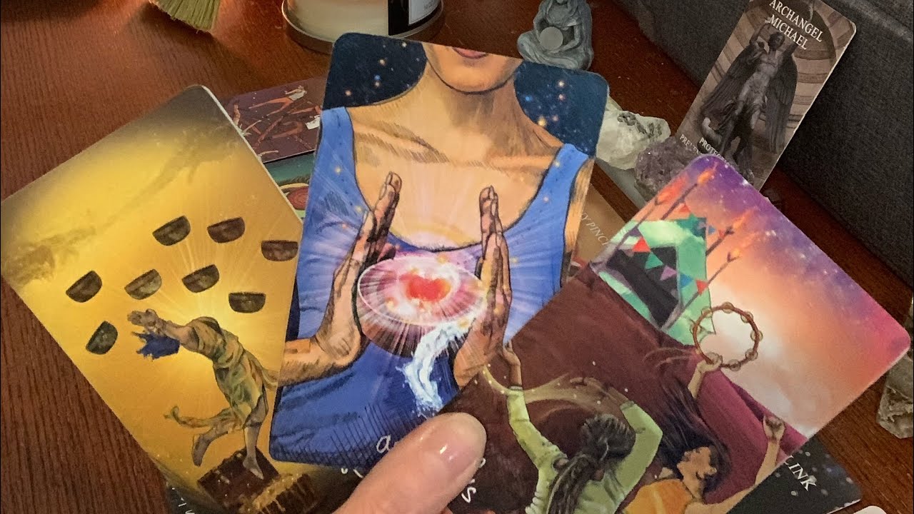 Coming in to LOVE BOMB you...but can you trust it? 🔮🔥#tarot #tarotreading #trending #love #soulmate