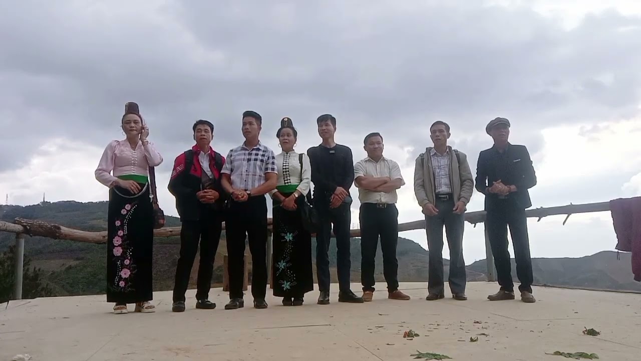 Kính mong quý vị đón xem đi ạ video hài hước 