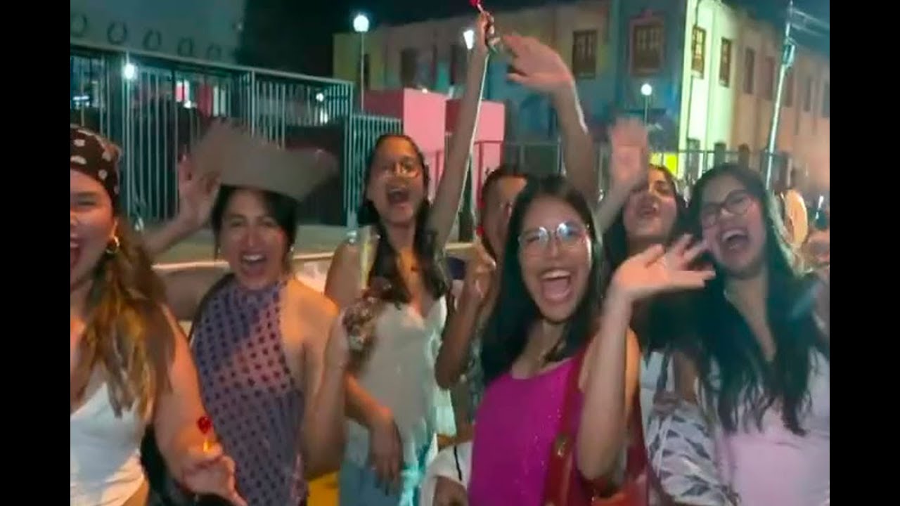 Fiebre por Bad Bunny se sigue viviendo en exteriores del Estadio Nacional