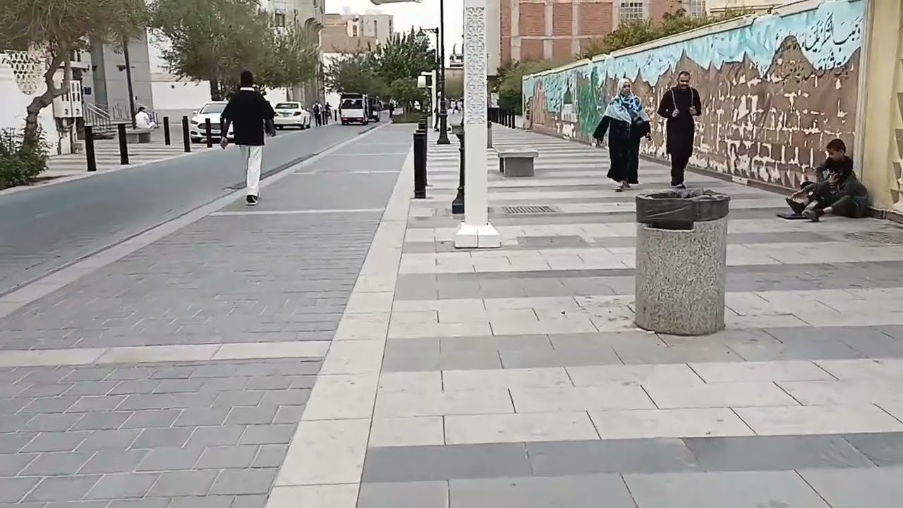 Walking on Quba walkway.