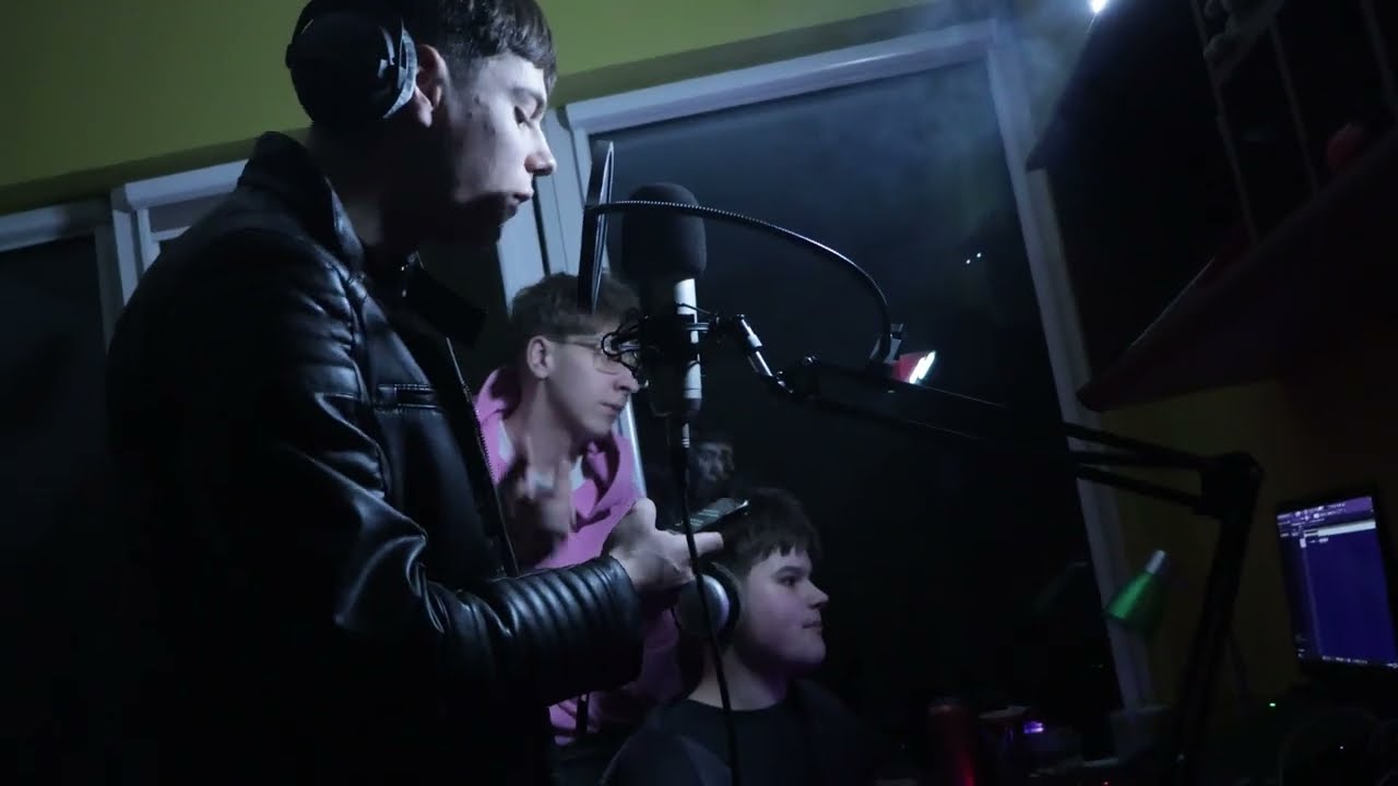 FAST SHOW VLOG #1: GLE traphouse studio