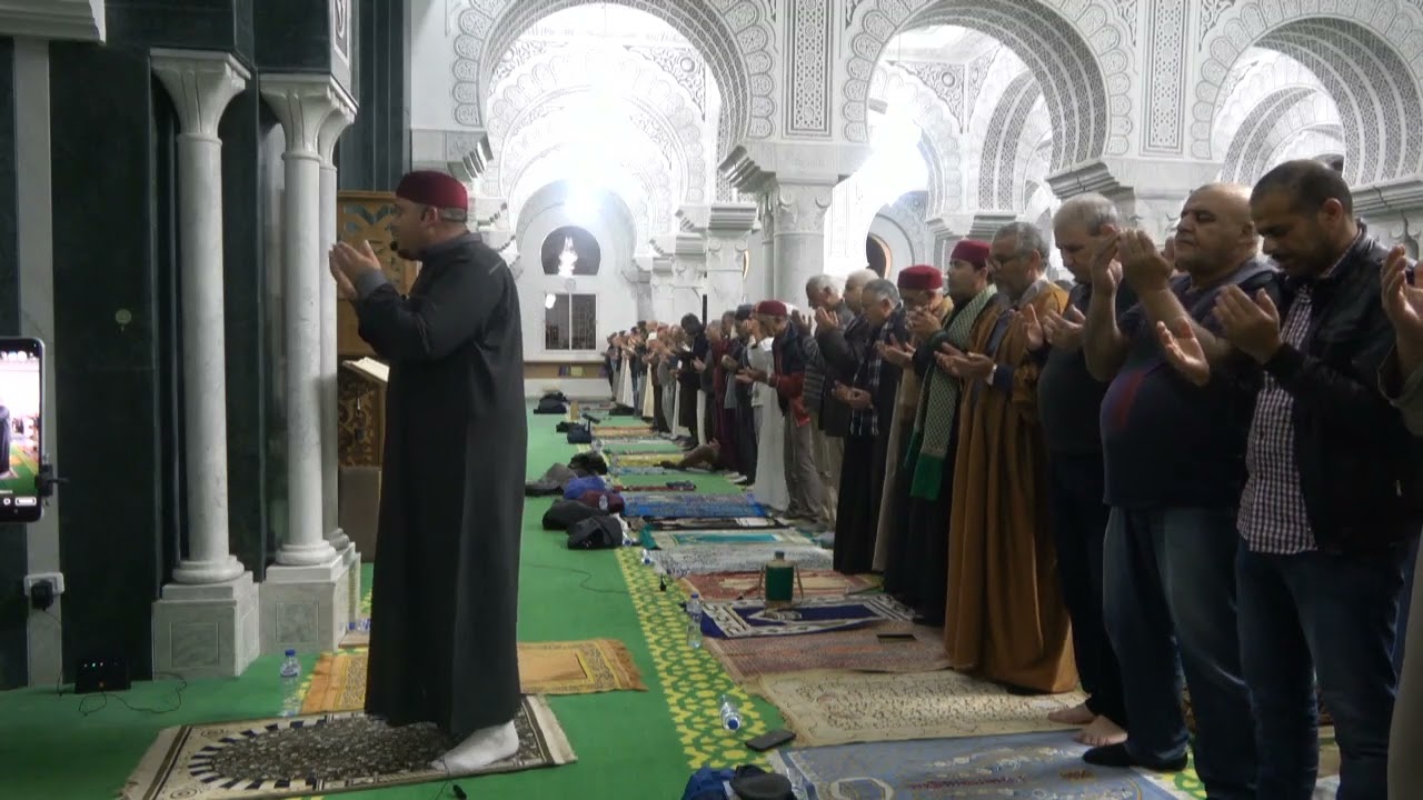 دعاء من صلاة التراويح من جامع السلام حدائق قرطاج يوم 17 رمضان 1444 مع الشيخ بشير بن عثمان