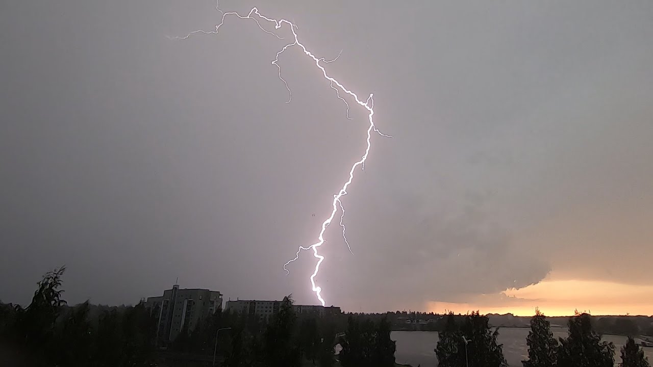 Ukkonen #2 Oulussa 16 8 22. Thunderstorm #2 in Oulu.