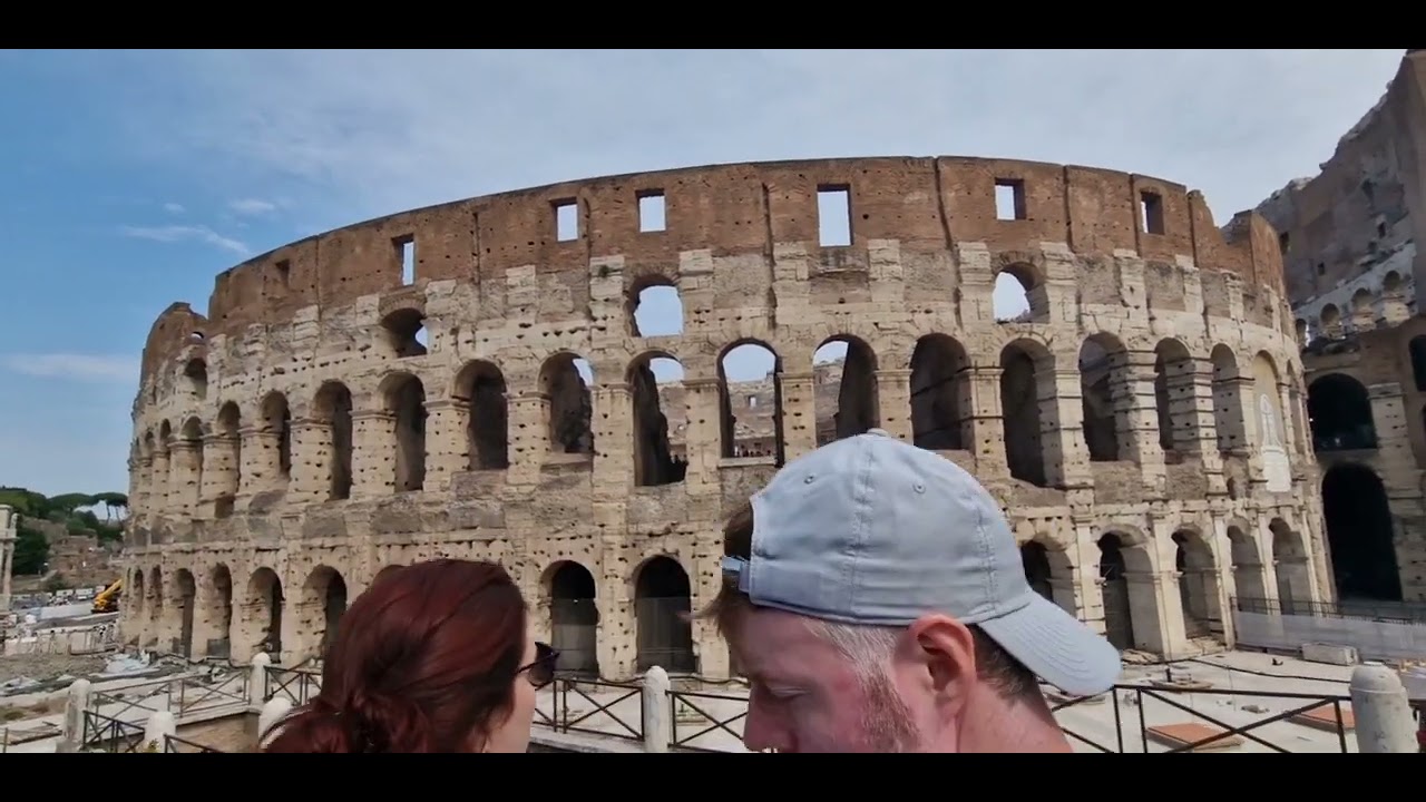 Italy🇮🇹One of the wonders of the world is the Colosseum in Romaمن عجائب الدنيا مسرح الكالوسيوم  روما