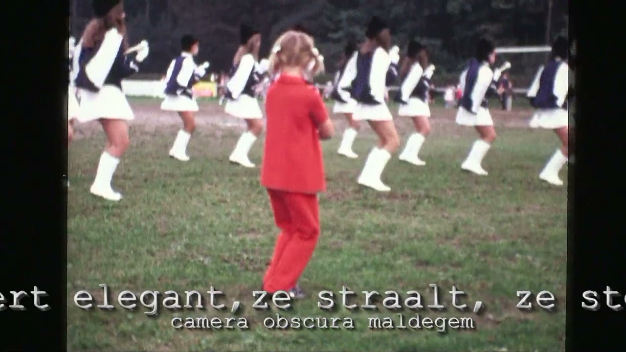 6899 Little miss majorette ze steelt de show.LF26