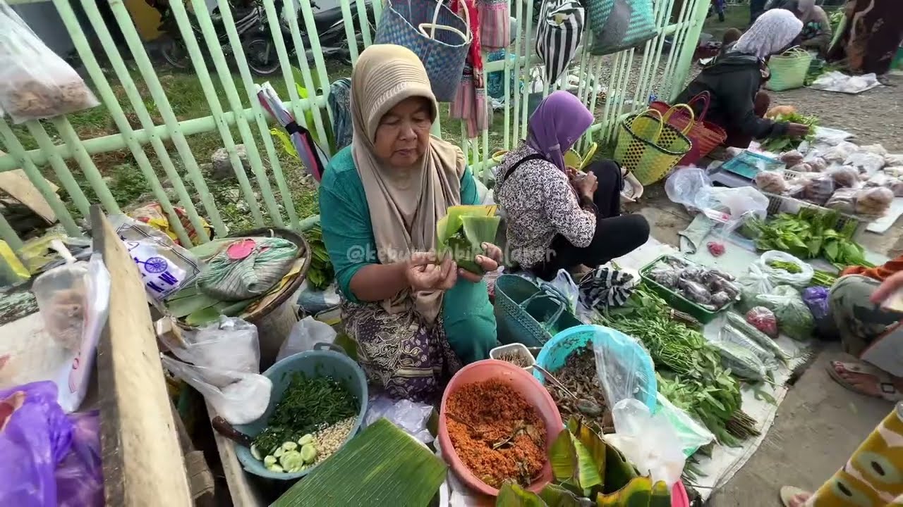 MURAH POL KULINERAN PAGI DI PASAR LAWAS KUTOWINANGUN KEBUMEN