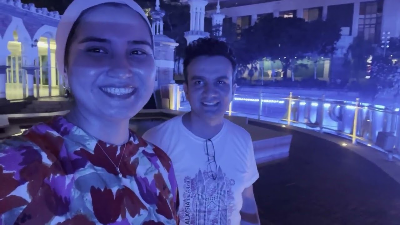 Exploring Merdeka Square: Sultan Abdul Samad Jamek Mosque Lights Up the Night