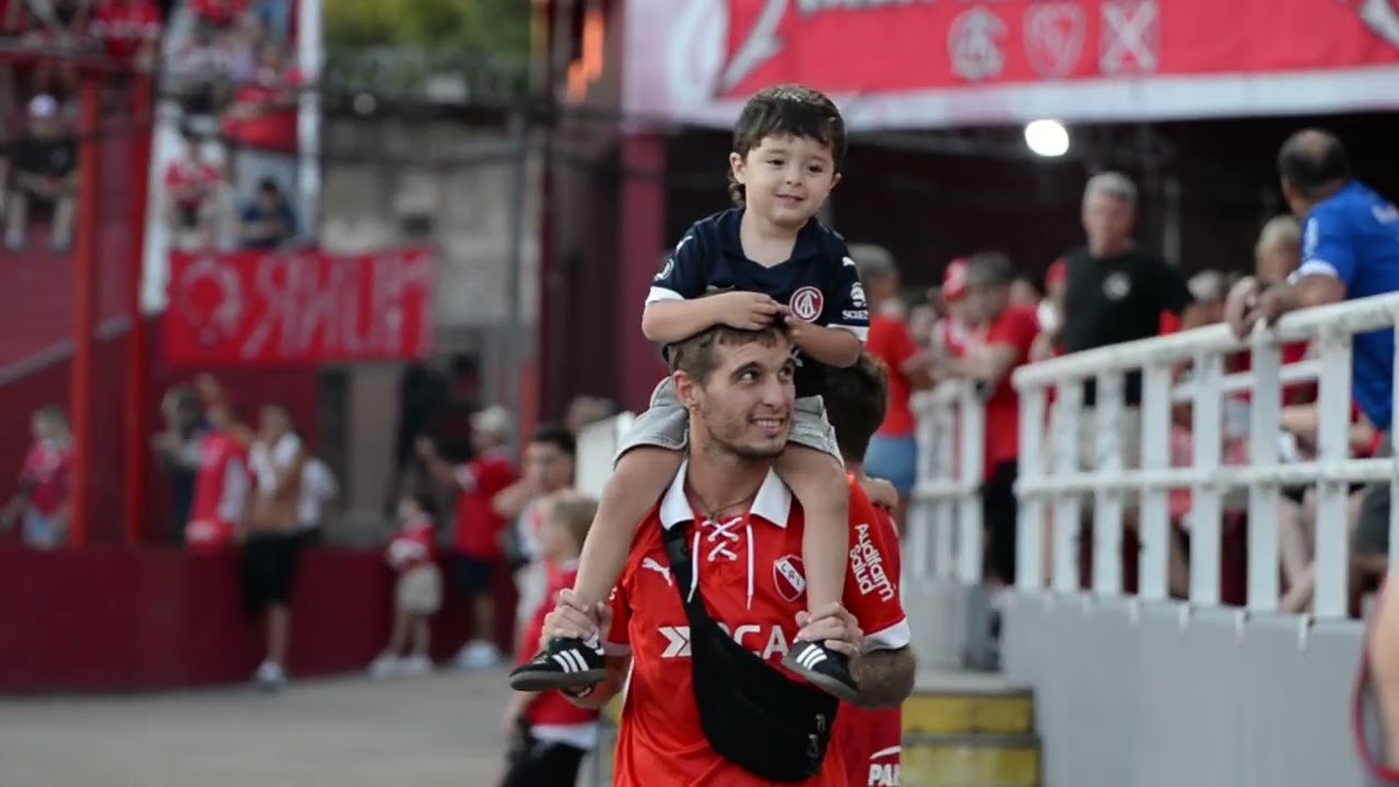 🏟 RECIBIMIENTO EN EL LIBERTADORES DE AMÉRICA-REB + MEJORES MOMENTOS DE LA HINCHADA DE INDEPENDIENTE