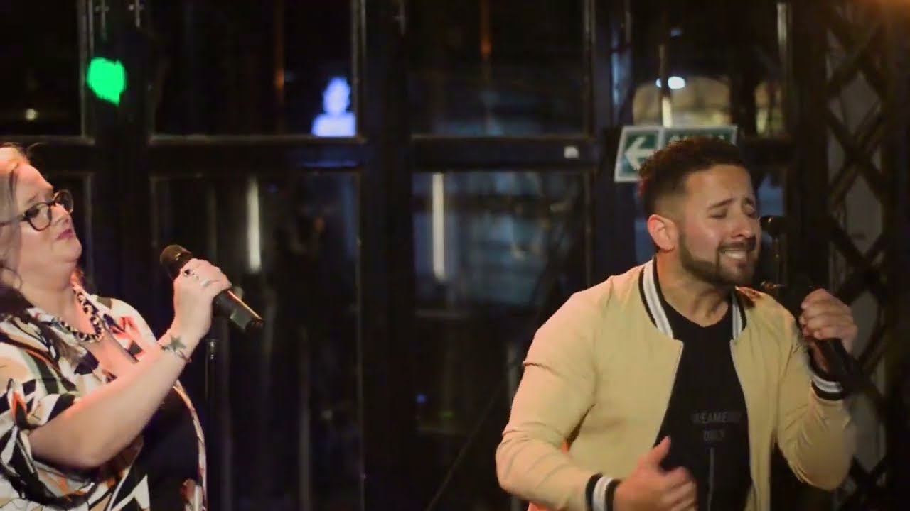 Angelina Y Mart&iacute;n - Escondidos