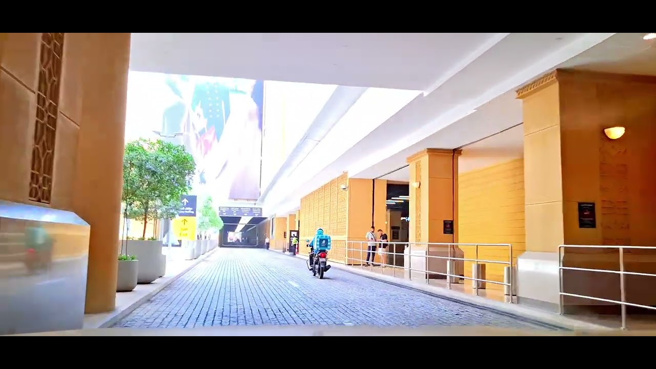 Way of inside the dubai mall and burj Khalifa 