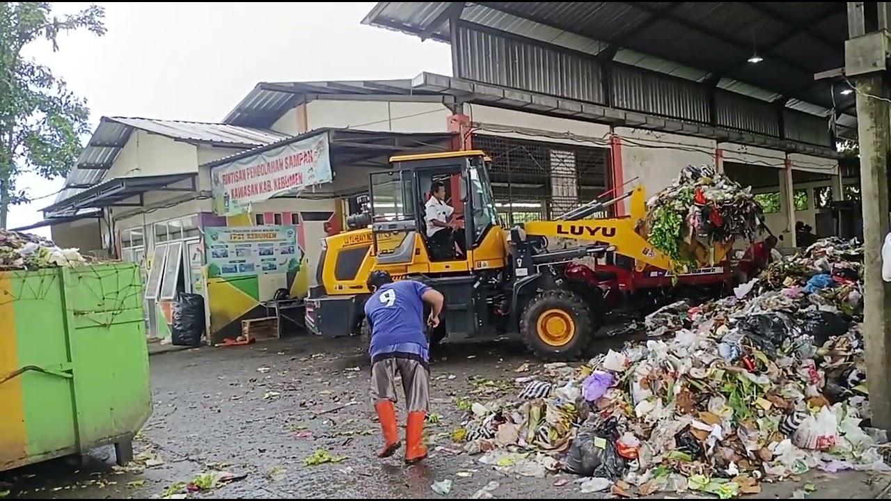 Rabu 4 feb 2026 Pekerjaan sampah Di TPST kebumen Dinas UPTD PALS WIL TIMUR DLHKP Kab.Kebumen 