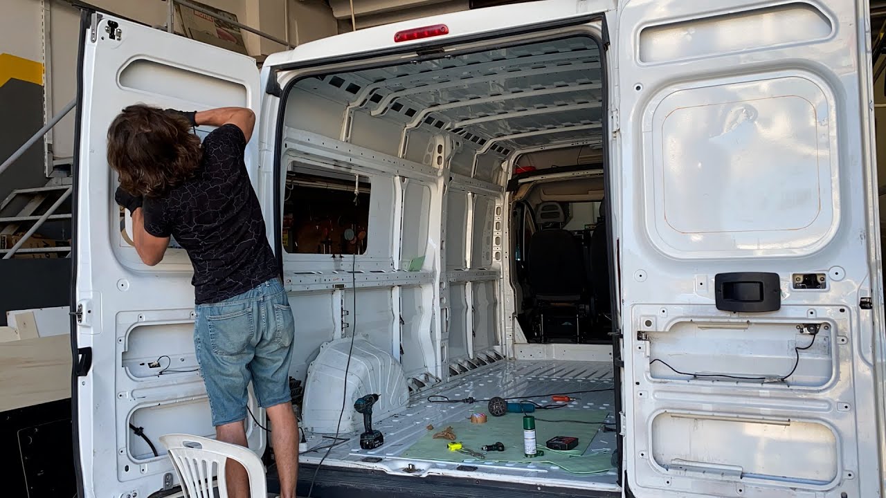 Посмотрите, как этот фургон превращается в уютный дом! | DIY Campervan от начала до конца