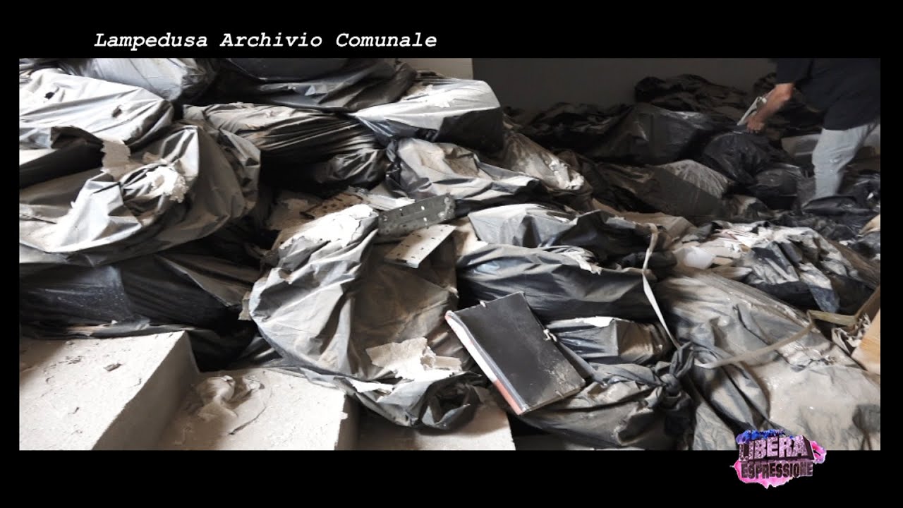 Lampedusa Archivio Comunale Dentro i Sacchi della Spazzatura