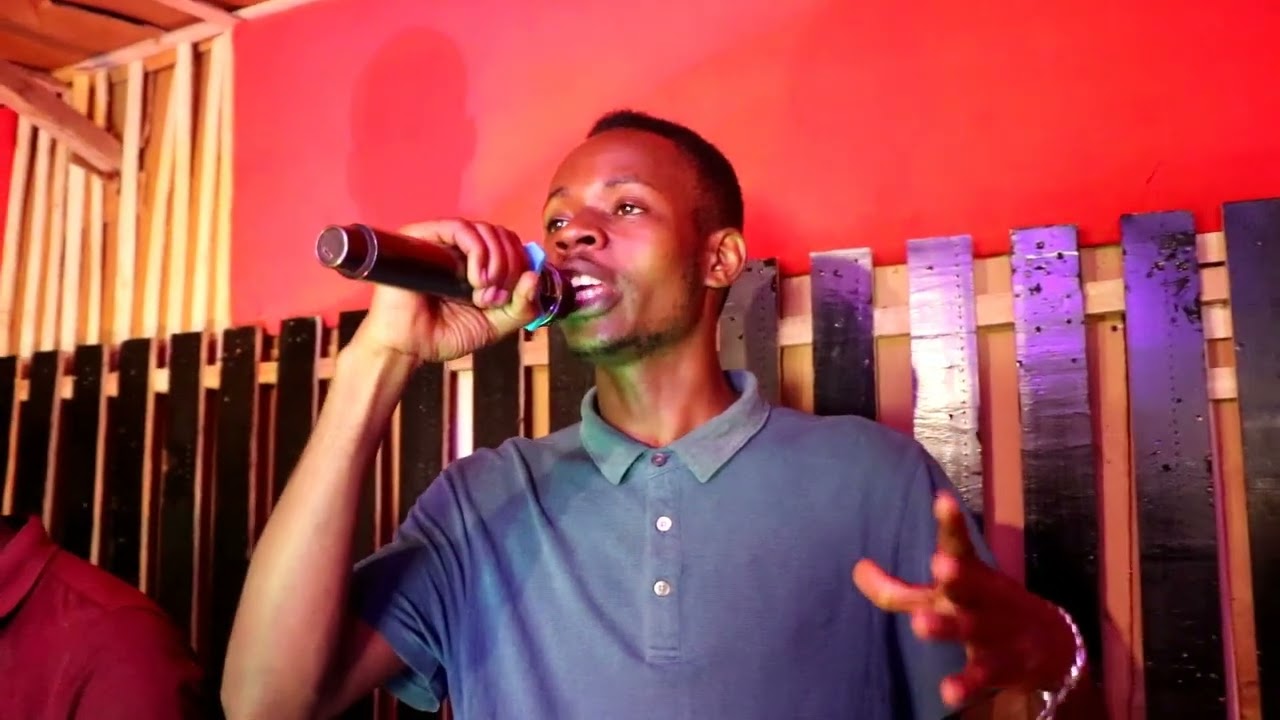 Kwake Yesu na simama by My worship family live.
