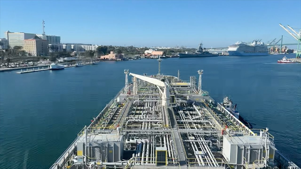Time Lapse: Tanker Spins Right 'Round