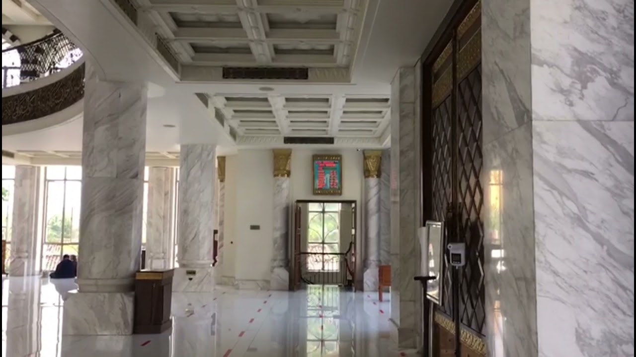 Menilik Keindahan Masjid Agung Trans Studio Bandung