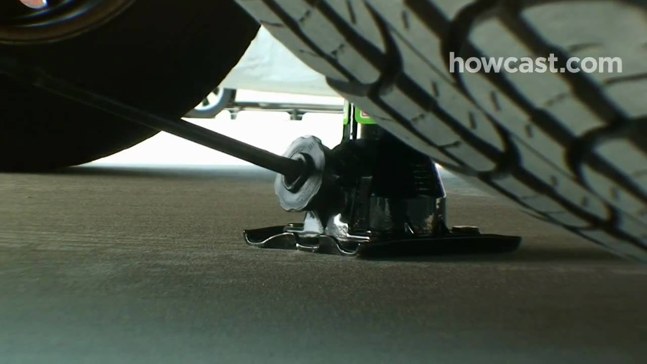 How to Operate a Car Jack