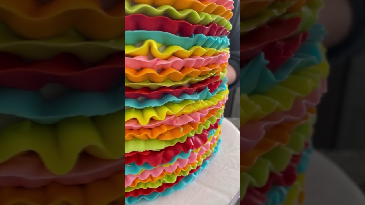 Pi&ntilde;ata Cake using 125 piping tip #buttercream #satisfying #cakes #cakedecorating