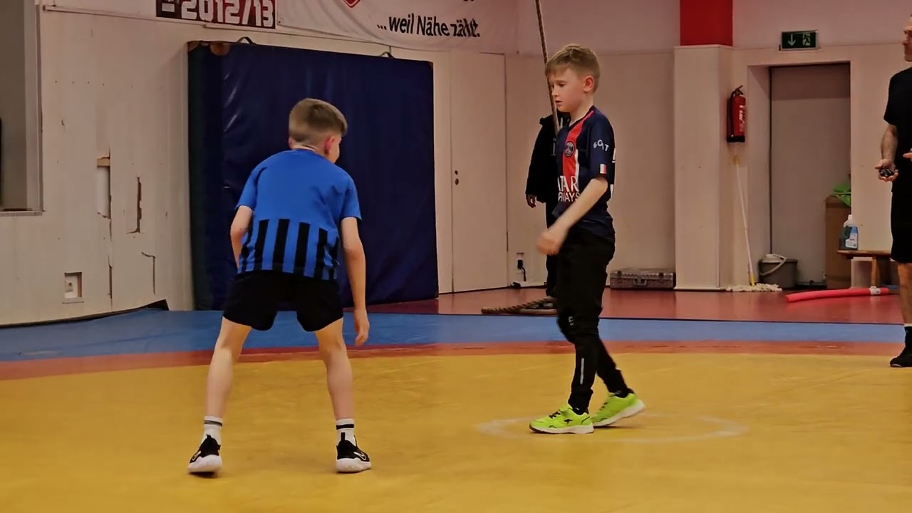 First training match between Leo and Harris