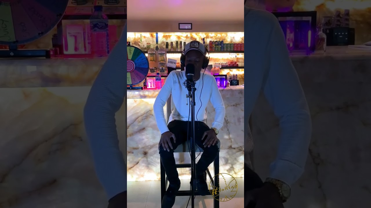 Toni Blxxings performing 