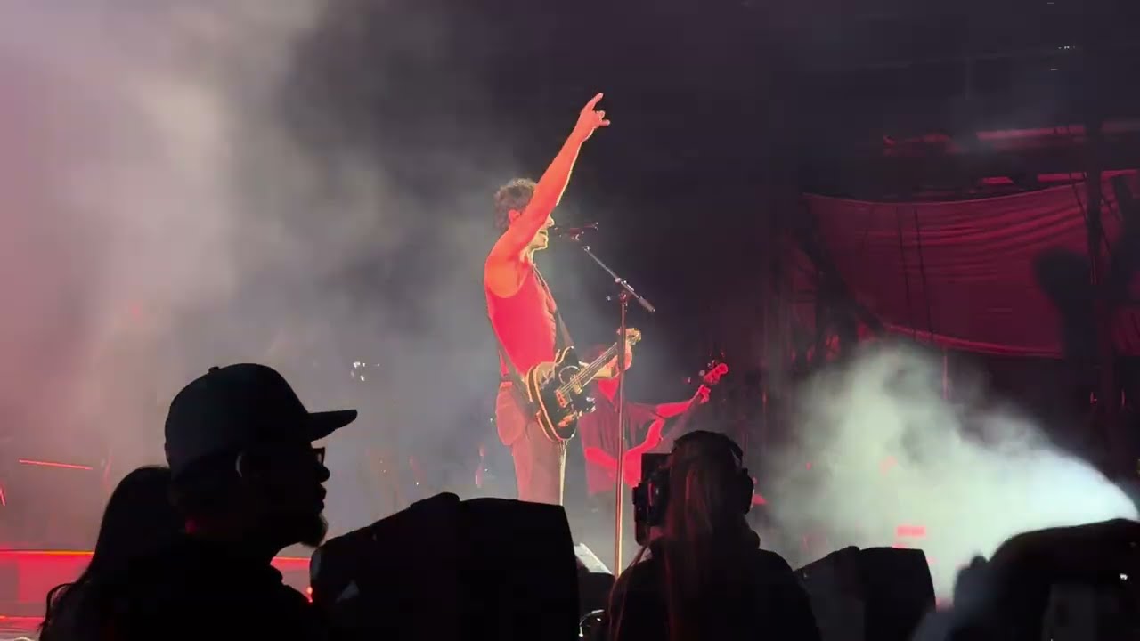 Shawn Mendes Treat You Better Chicago 10-8-25